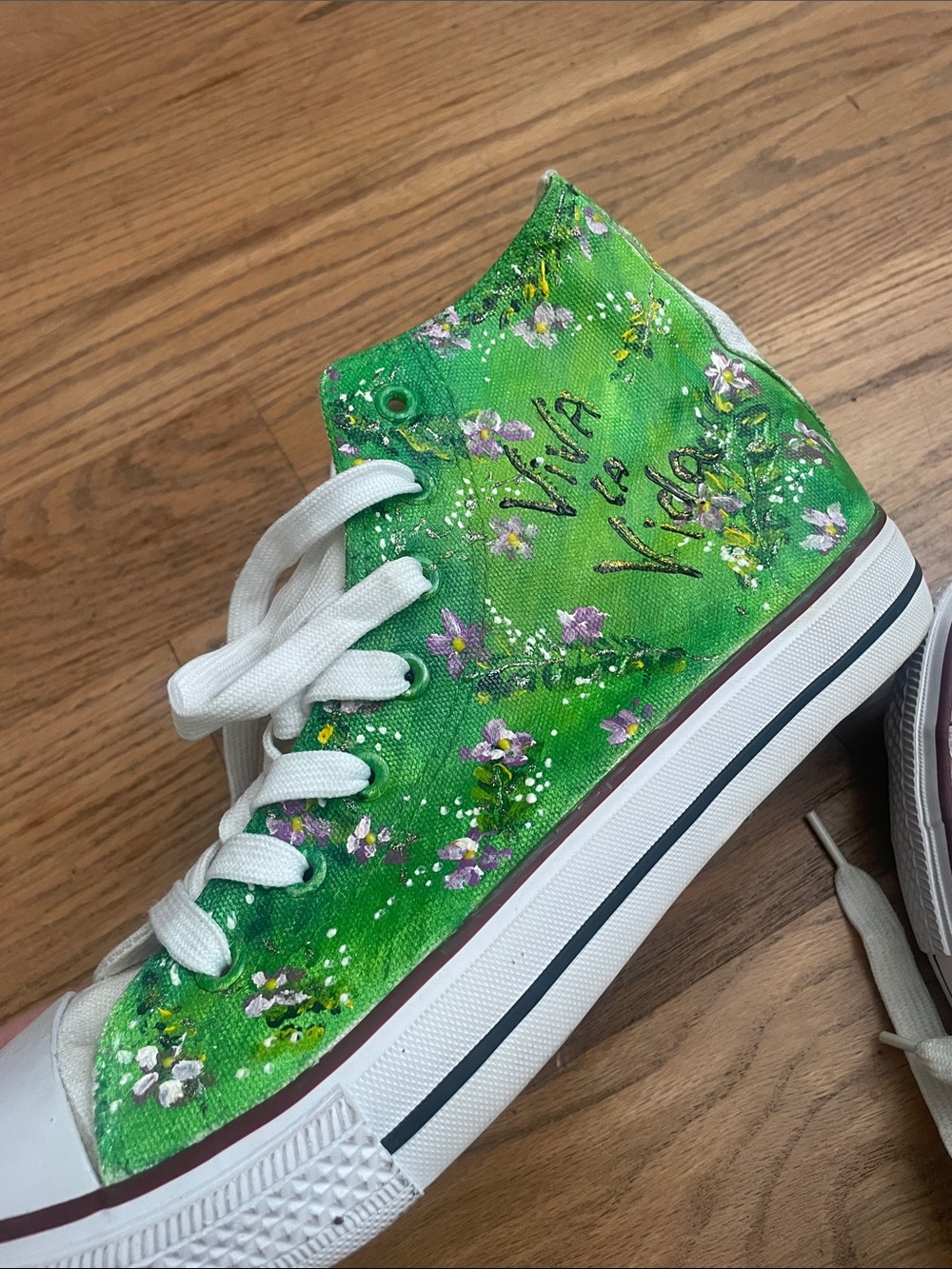 Hand-Painted Green Floral High-Top Sneakers with White Accents - Picture 7 of 8
